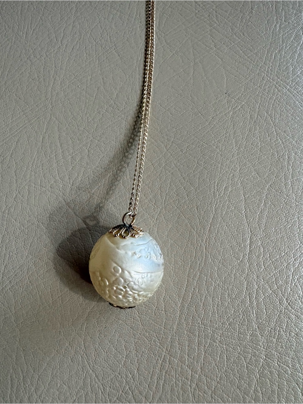 Vintage Sarah Coventry Carved Floral Pearlized Orb Pendant Necklace